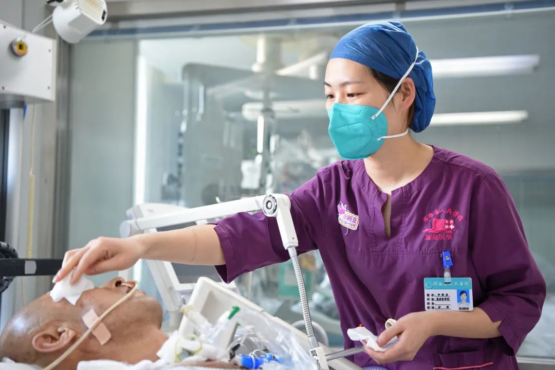 打50毫升盐水屁股针_什么动画片打女生屁股_打屁股针女生打两针