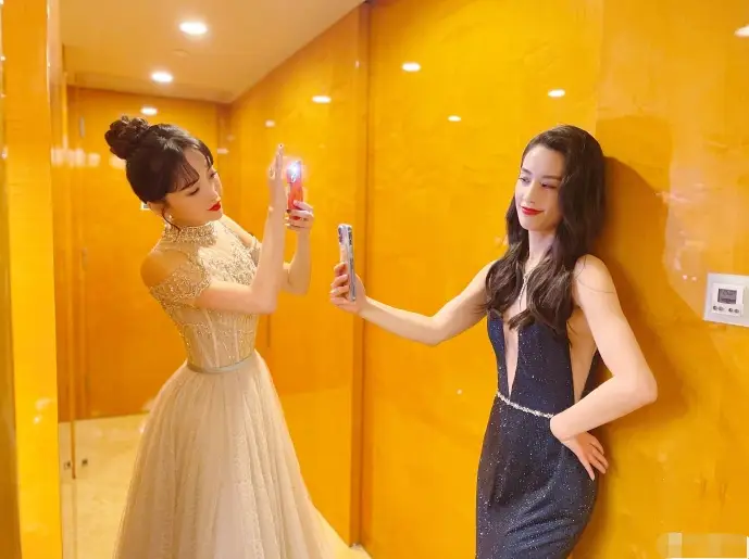美女自拍朋友圈句子_美女自拍朋友圈文案_qq空间自拍美女照片
