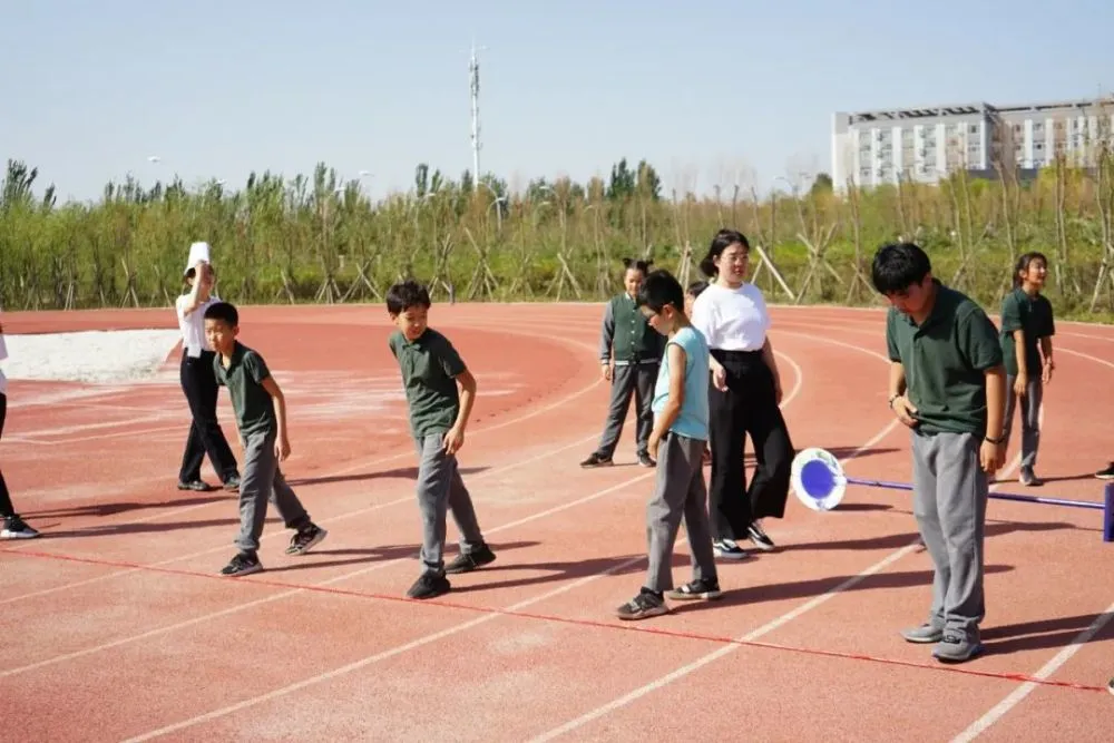 学校运动会作文200字_作文《学校运动会》_学校动运会作文300