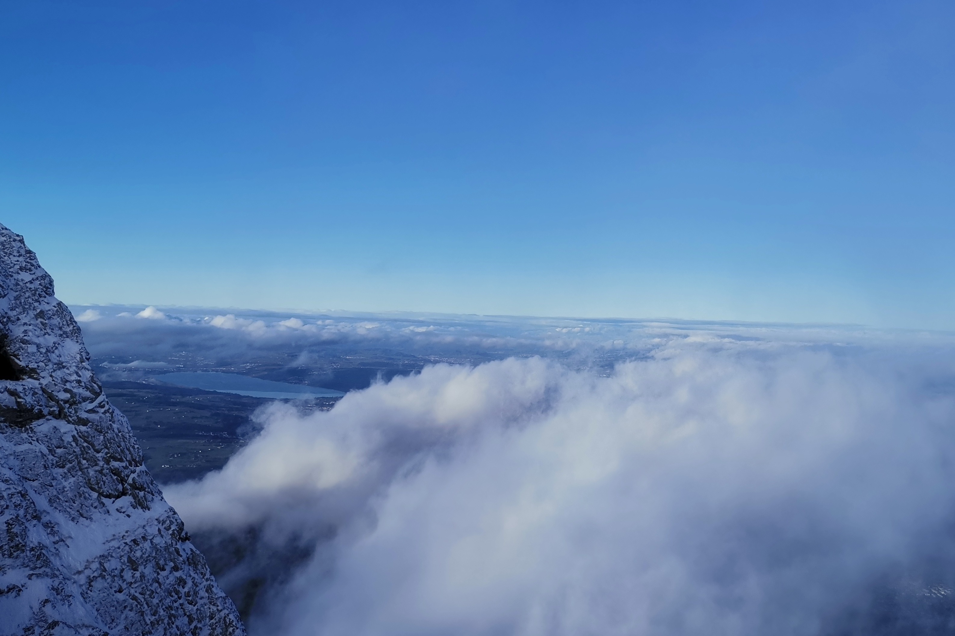 雪山黑色系壁纸_雪山黑色羽绒服_dnf黑色雪山