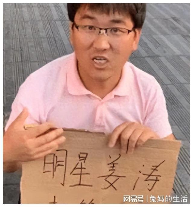 黑暗世界刺眼的淡淡微光，_淡淡的微光_微光和黑暗是反义词吗
