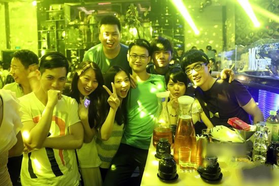 去酒吧的女生什么心态_去酒吧喝酒的女生_女生去酒吧的心理