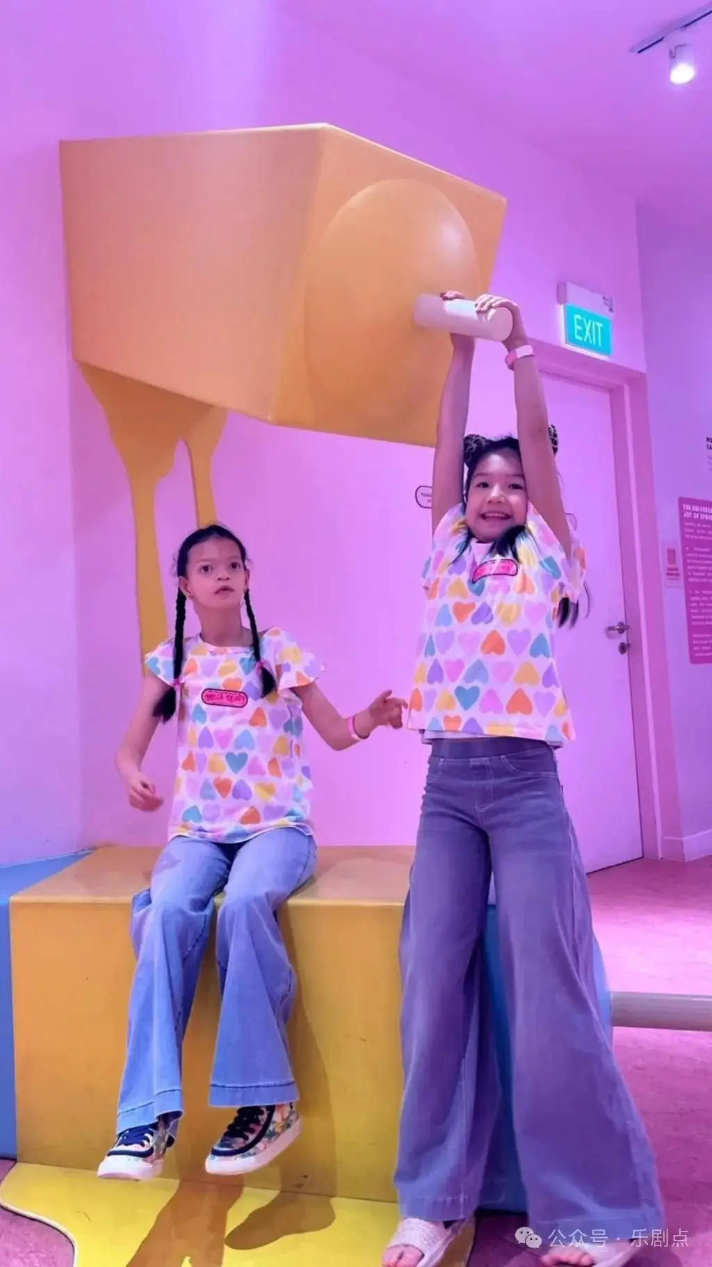口红样子的儿童化妆盒_小学生化妆口红_儿童口红造型化妆箱的图片
