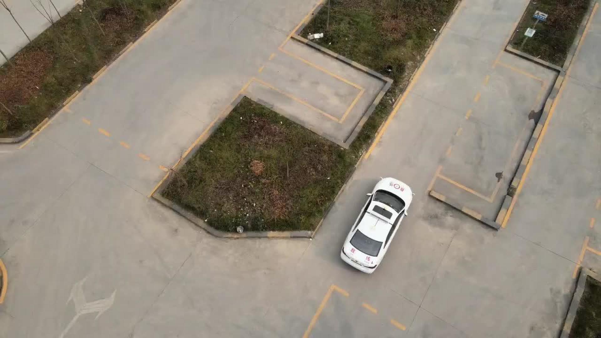 坡道停车看杆还是看线_坡道停车怎么看_坡道停车三条线怎么看
