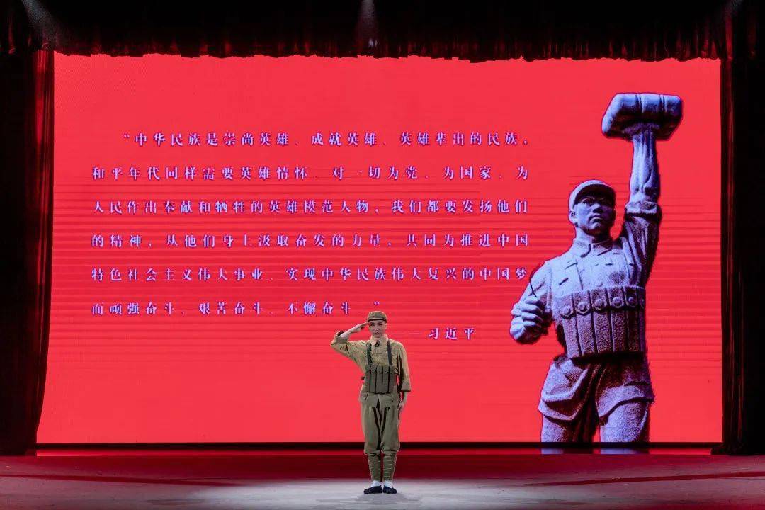 无敌英雄手机版下载安装_枪战英雄无敌版_枪战英雄无敌破解版钻石版