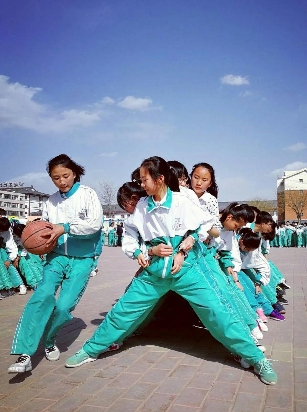 运动会前导词是什么意思_运动会前导词50字_导词运动字前会加介词吗