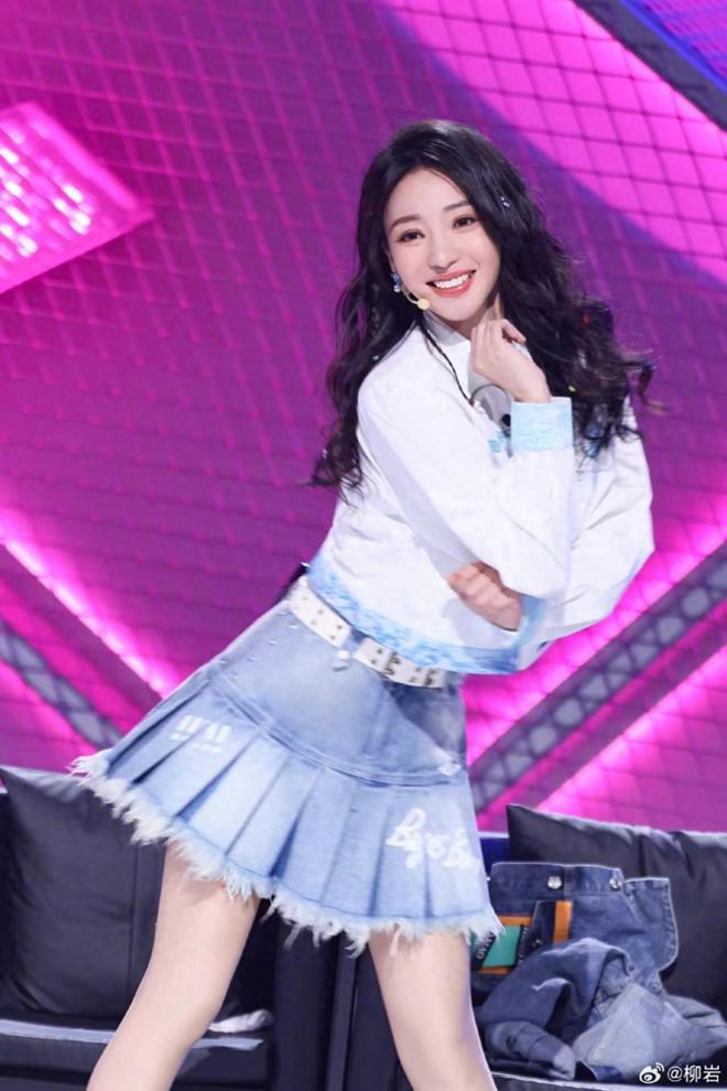 秋装牛仔短裙搭配图片_牛仔搭配图片女_牛仔搭配秋装图片短裙大全
