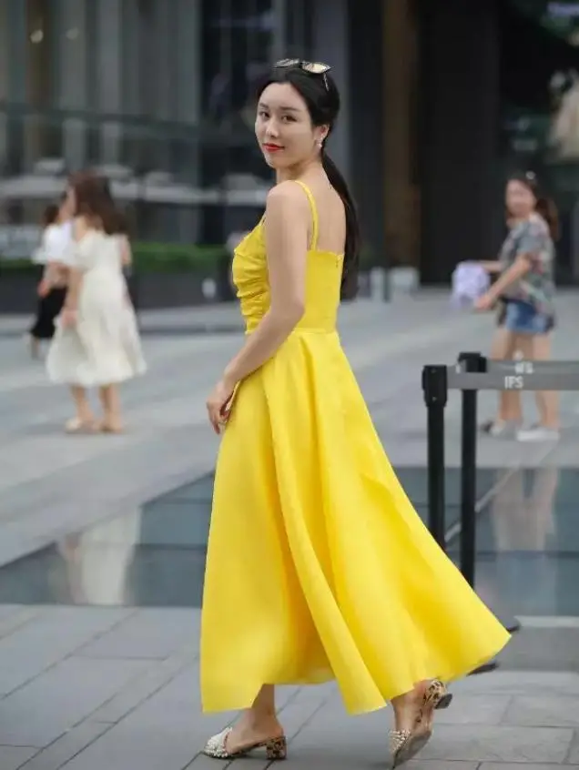 美女穿性感肉丝袜视频_白丝袜性感美女一件不穿视频_教穿性感吊带丝袜视频