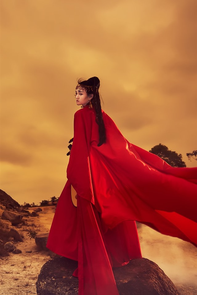 红色晚礼服怎么画_晚礼服大红色_大红色晚礼服配什么项链