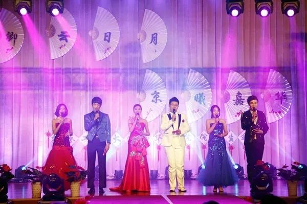 甲乙两地的距离是900km_甲乙两地的距离是900km_甲乙两地的距离是900km
