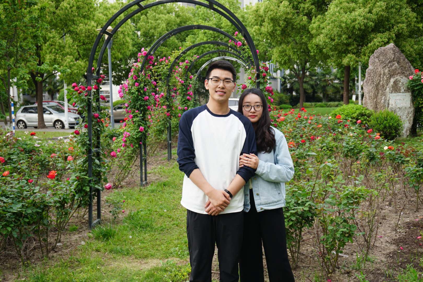 大学生情侣教师亲热_大学师生恋爱_大学教师和学生恋爱