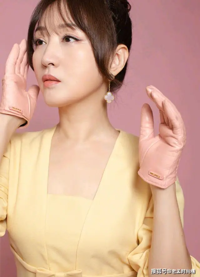 淡黄色连衣裙_浅黄色的连衣裙_纯黄色连衣裙