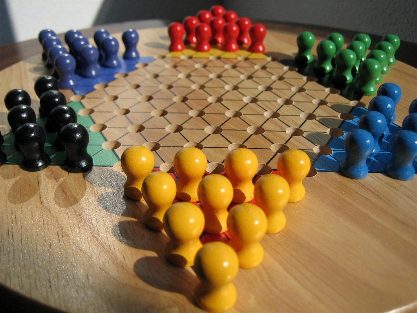 蛙跳棋怎么玩-蛙跳棋：刺激有趣的棋类游戏，让你像青蛙一样跳跃占领格子