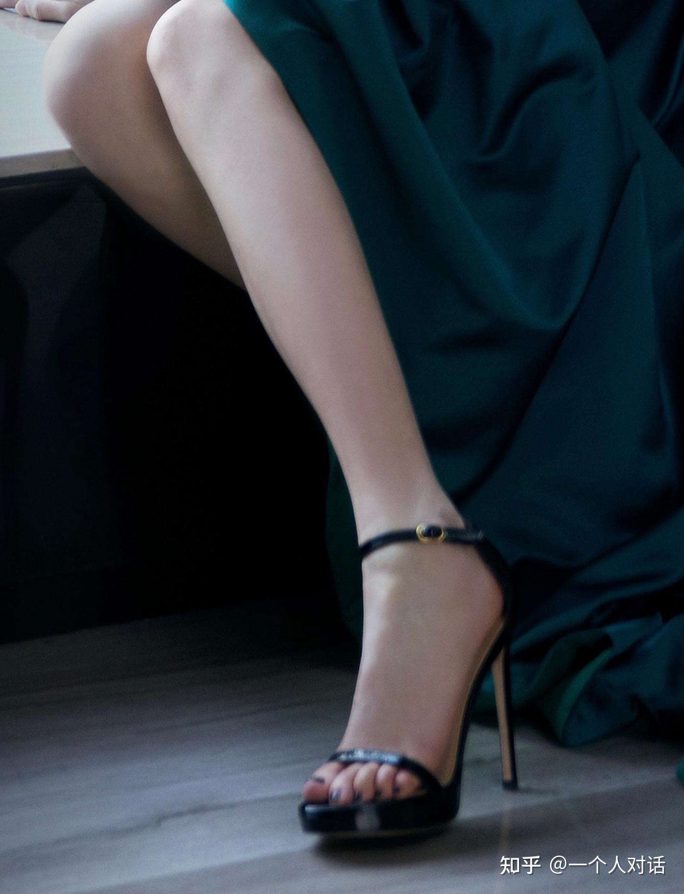 凤凰花腿手稿图_凤凰传奇玲花美腿玉足图片小说_凤凰花腿纹身手稿图女生